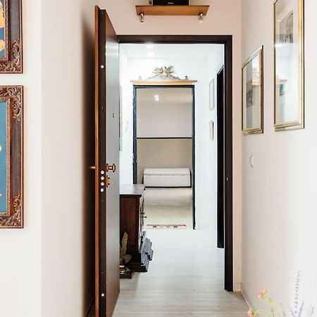ℒovely & ℰlegant Studio Next To Duomo/Missori Milan Bagian luar foto