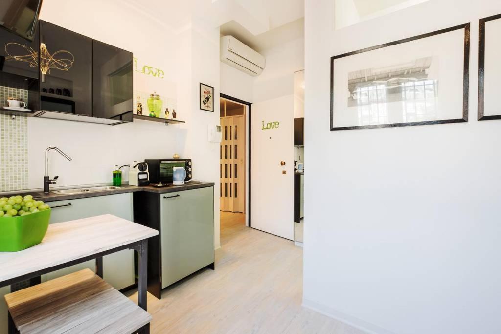 ℒovely & ℰlegant Studio Next To Duomo/Missori Milan Bagian luar foto