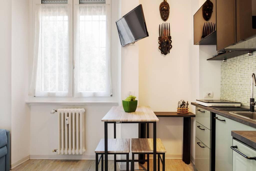 ℒovely & ℰlegant Studio Next To Duomo/Missori Milan Bagian luar foto
