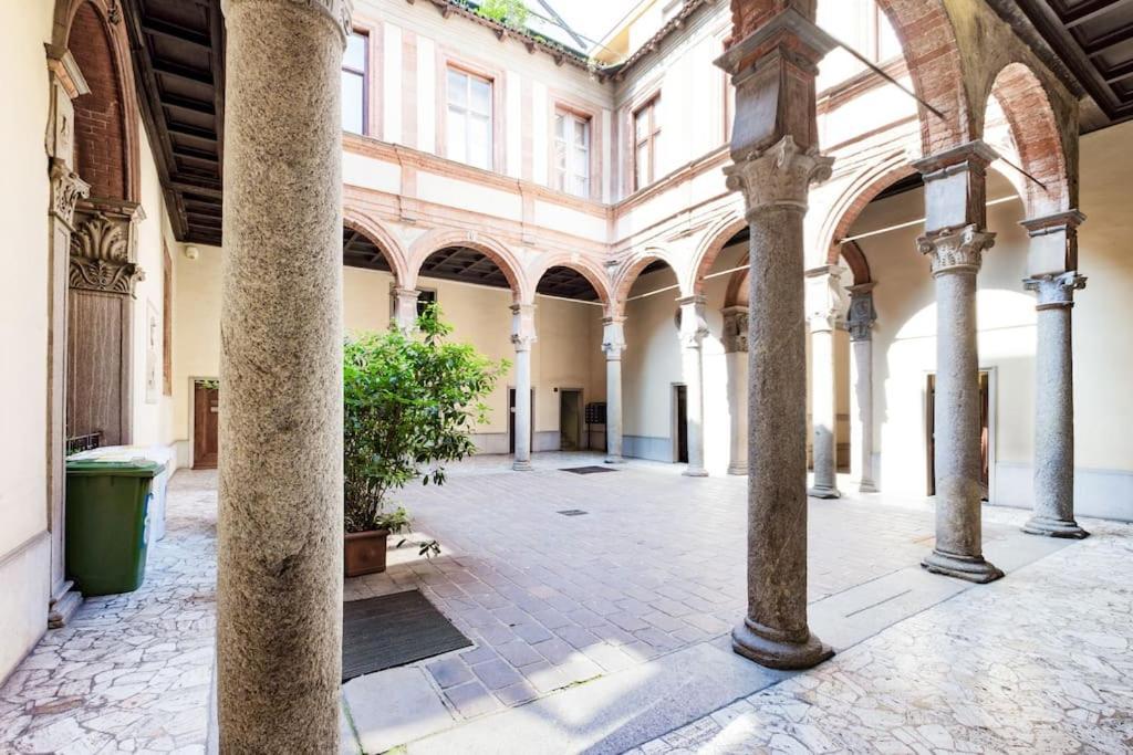 ℒovely & ℰlegant Studio Next To Duomo/Missori Milan Bagian luar foto