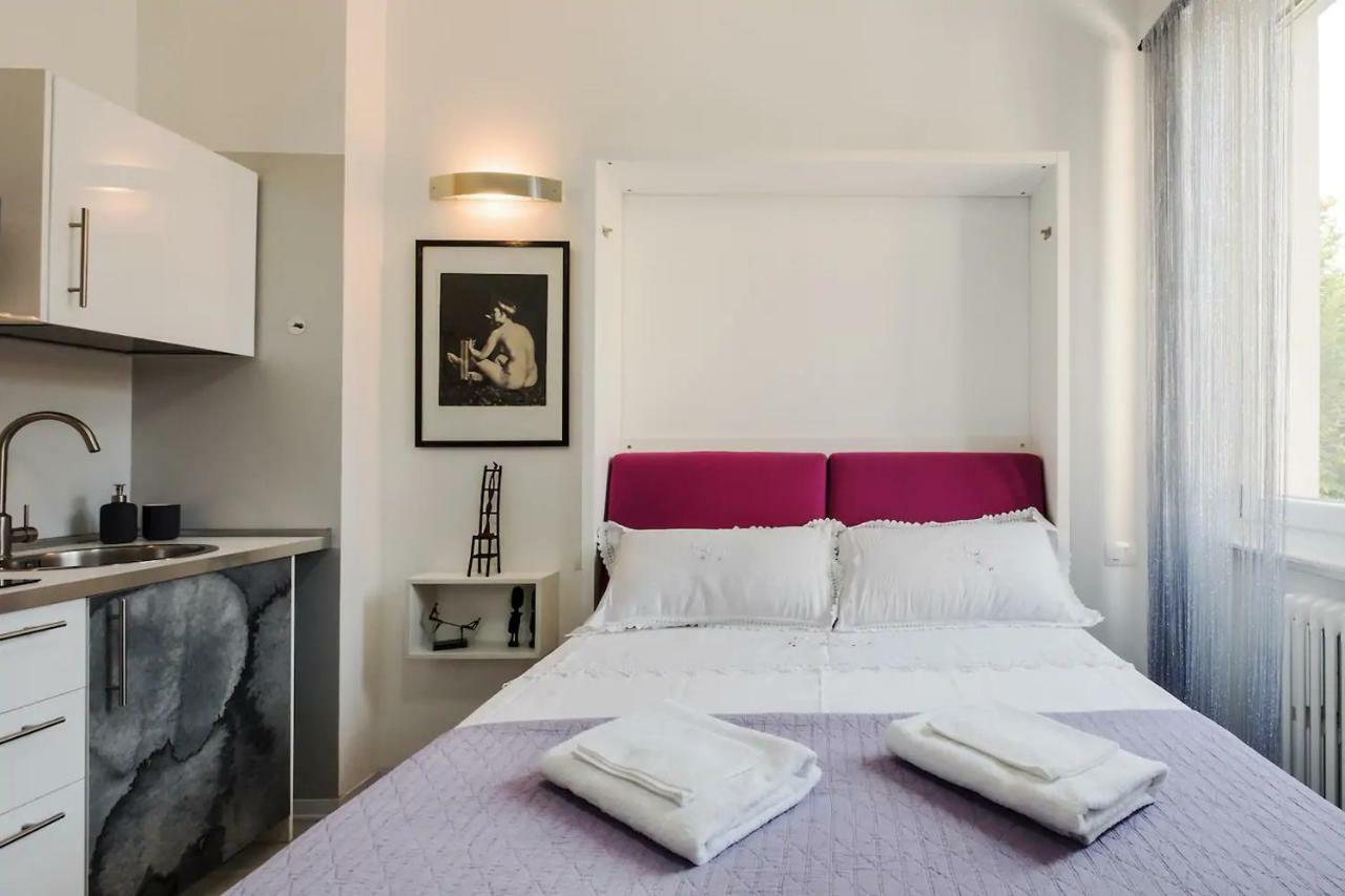 ℒovely & ℰlegant Studio Next To Duomo/Missori Apartment Milan Bagian luar foto