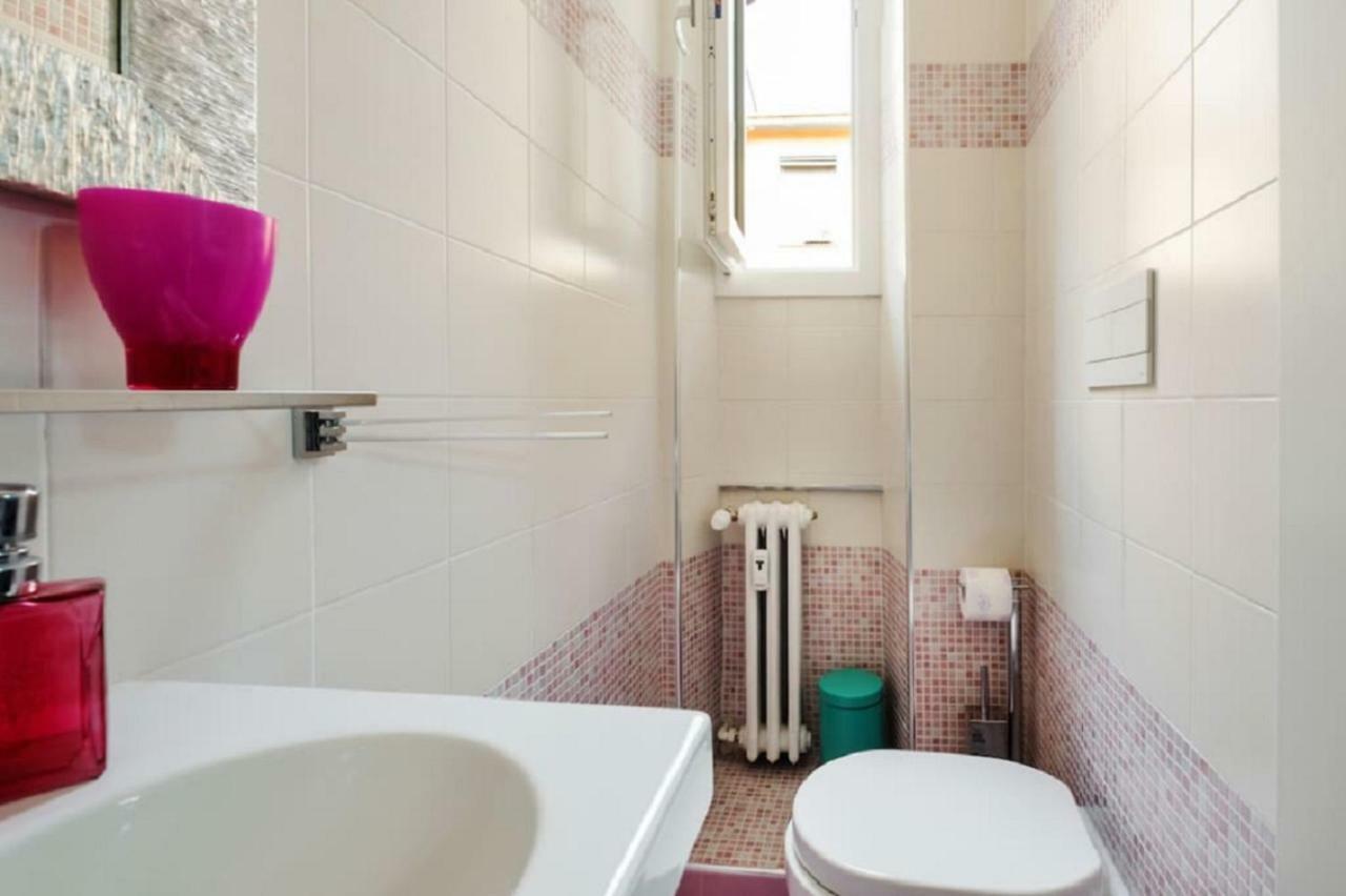 ℒovely & ℰlegant Studio Next To Duomo/Missori Milan Bagian luar foto