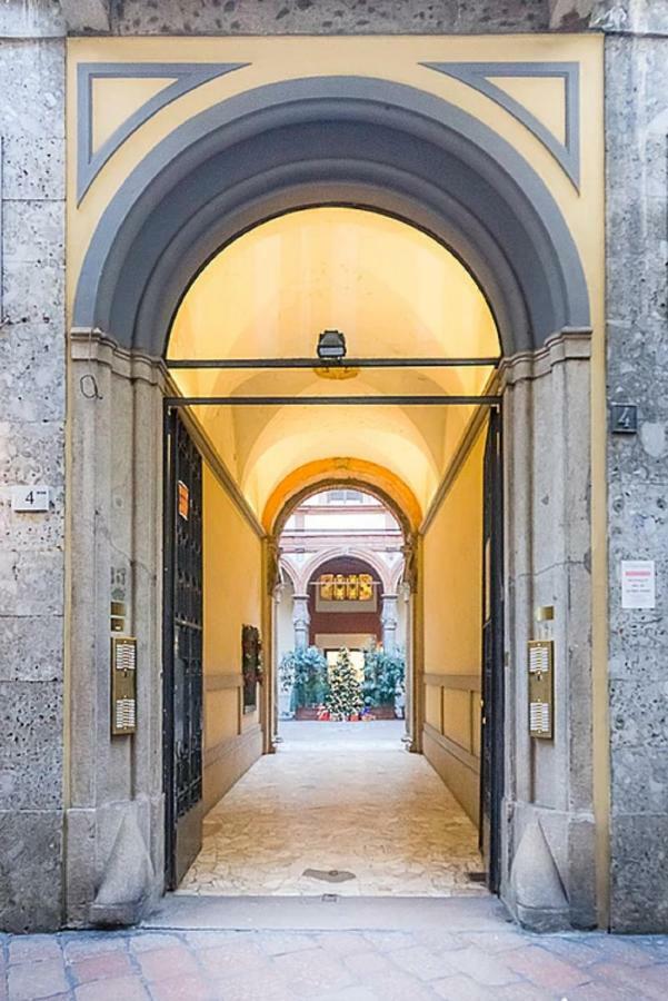 ℒovely & ℰlegant Studio Next To Duomo/Missori Milan Bagian luar foto