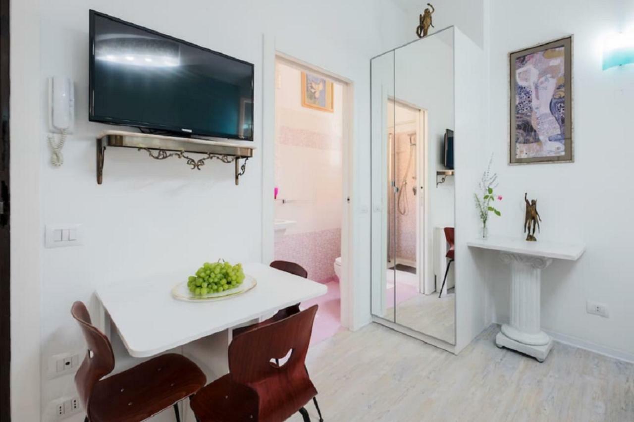 ℒovely & ℰlegant Studio Next To Duomo/Missori Milan Bagian luar foto