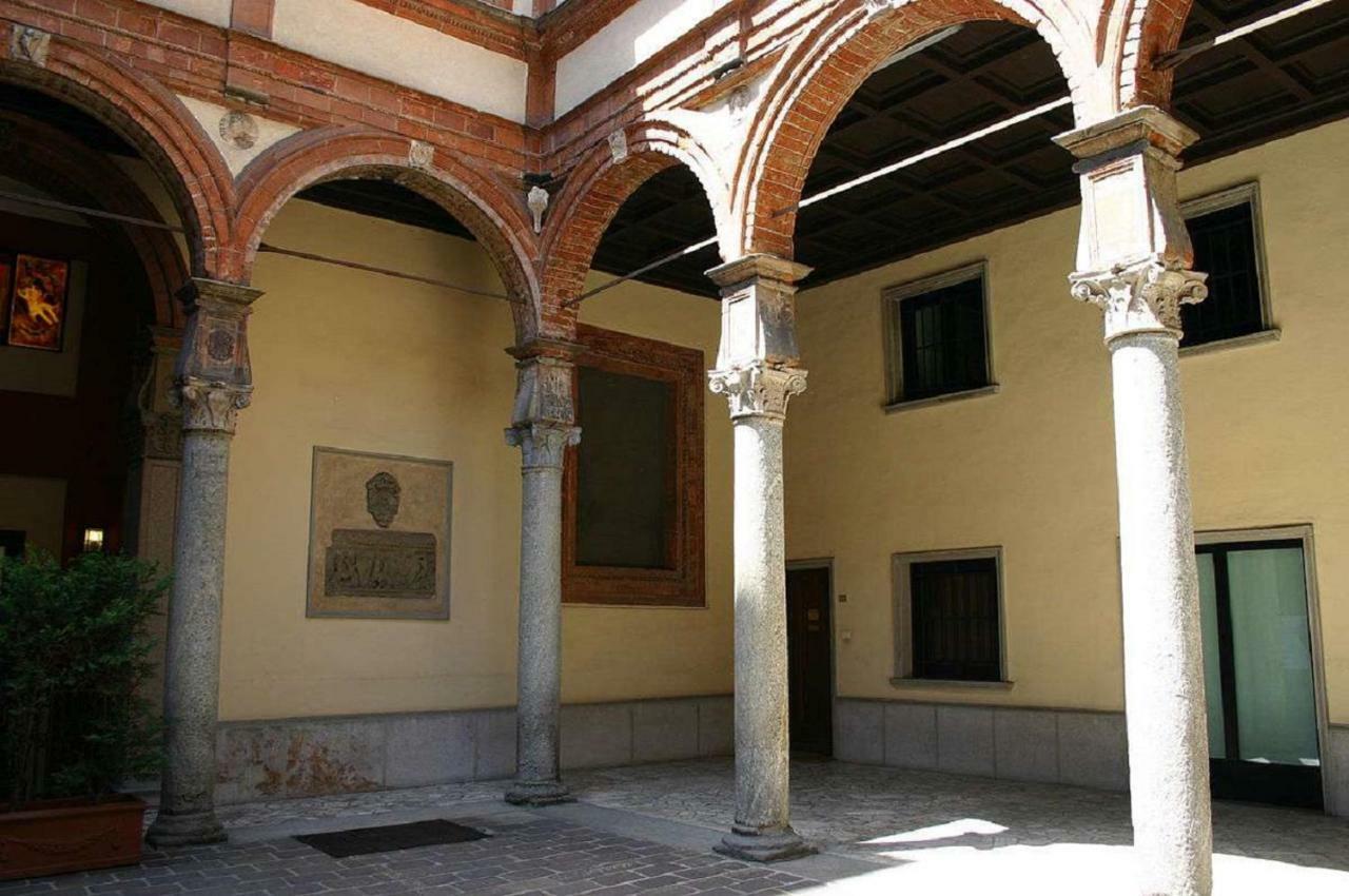 ℒovely & ℰlegant Studio Next To Duomo/Missori Milan Bagian luar foto